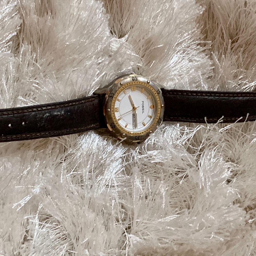 Fossil Two Toned Analog Watch- Brown Leather Strap
